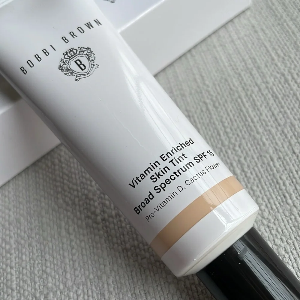Bobbi Brown Vitamin Enriched Hydrating Skin Tint SPF 15 - FAIR 2